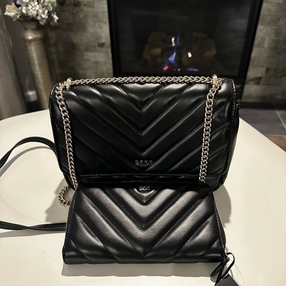 2pc Bundle DKNY Veronica medium chain strap quilted bag + Veronica wallet. - Picture 9 of 9